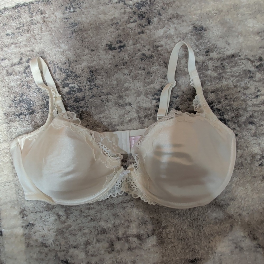 Victorias Secret Angels IPEX Ivory Lace Trim Underwire Bra 36D 182691-092